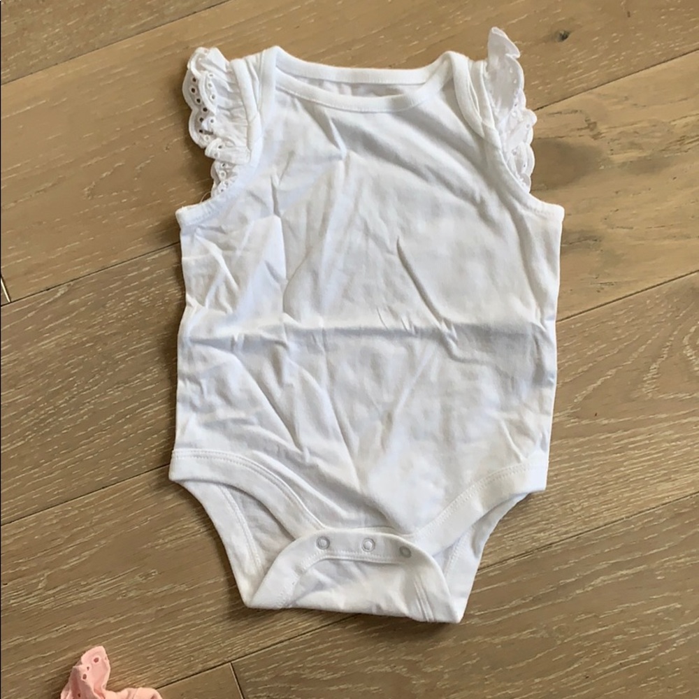 Ruffle bodysuits s 0-3pink and 3-6white romper0-3 - Picture 3 of 5